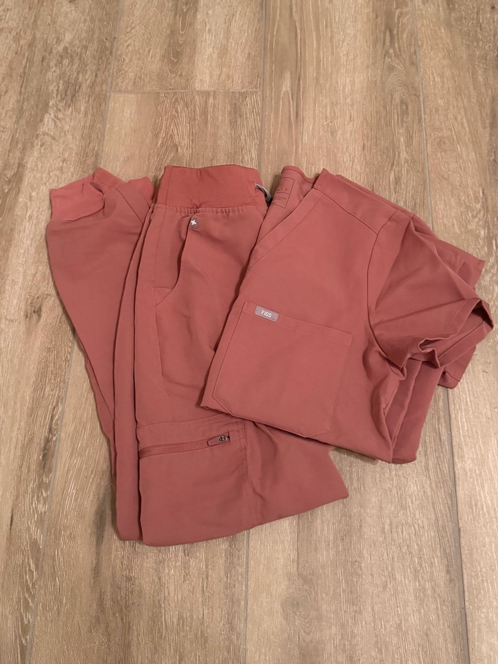 Figs Mauve scrubs set: Zamora joggers, Catarina top